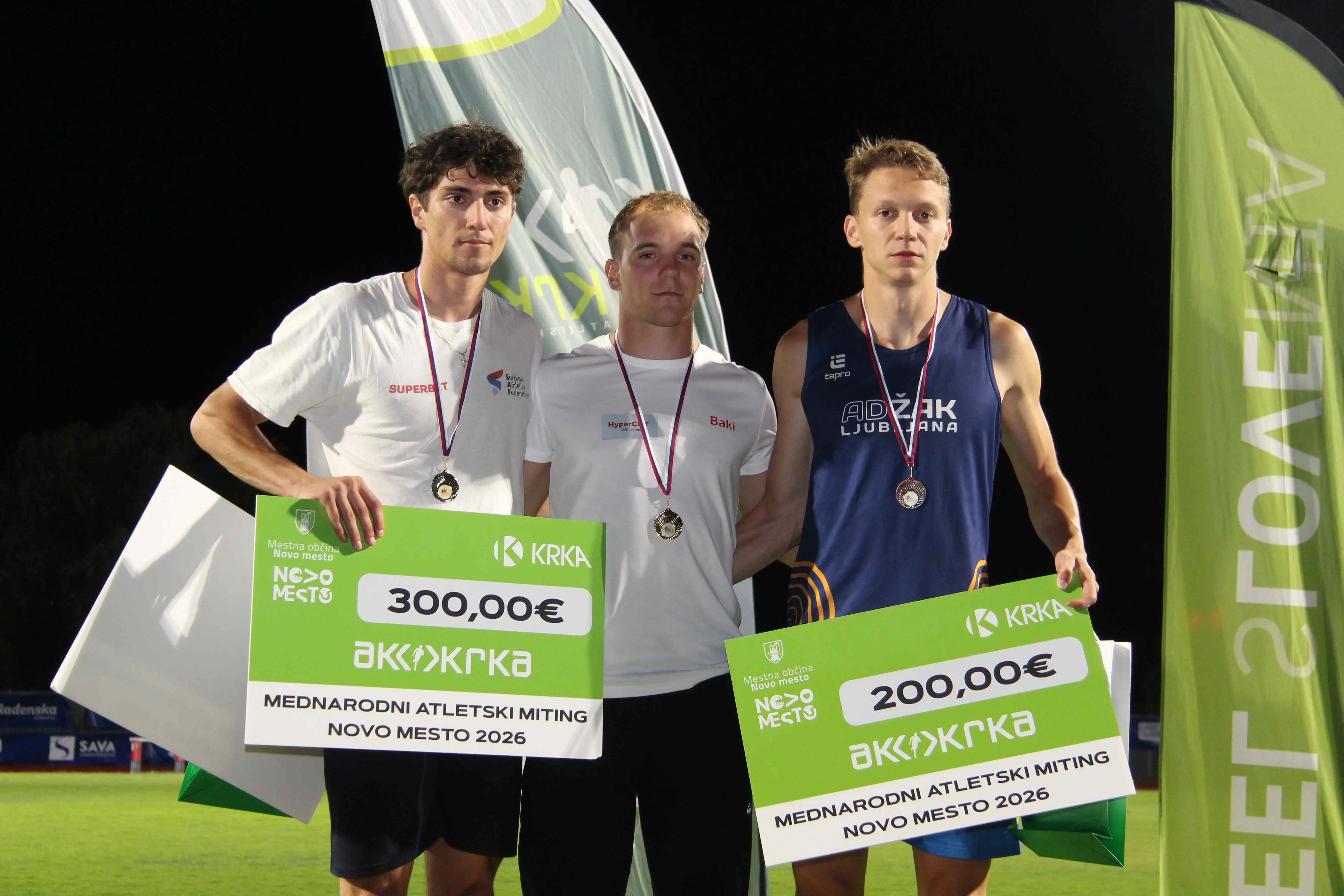 11783093328člani 200 m.webp-atletskimiting-nm.si